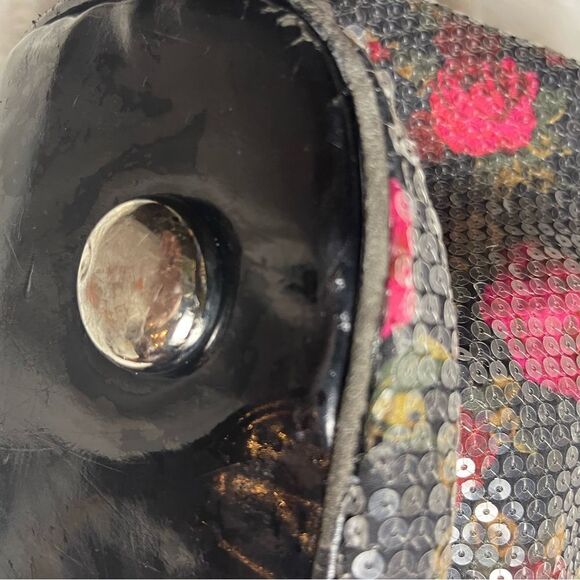 BETSEY JOHNSON Full SEQUINS RED ROSES Tote HOBO  Weekender Bag - Picture 16 of 16